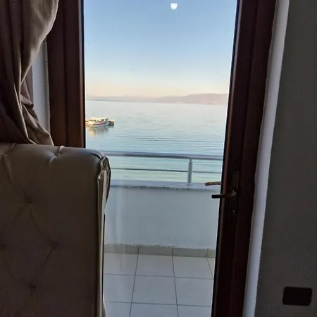 Hotel Restaurant Savoja 3*