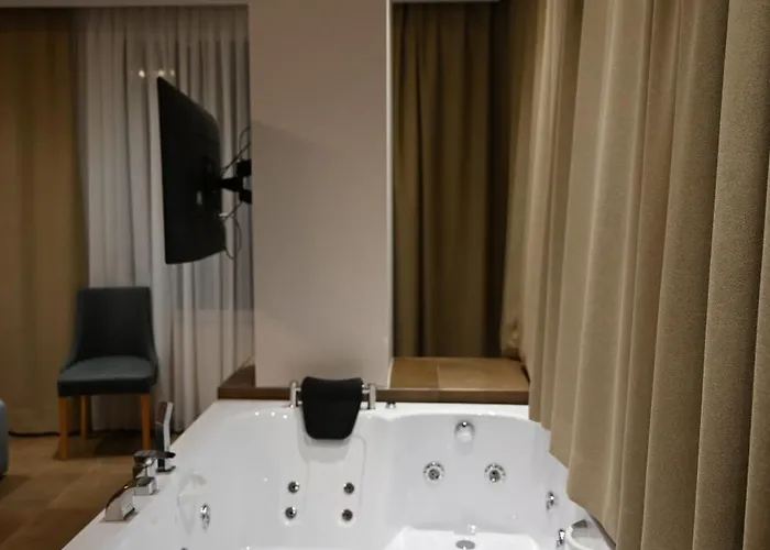 酒店 Restaurant Savoja 波格拉德茨